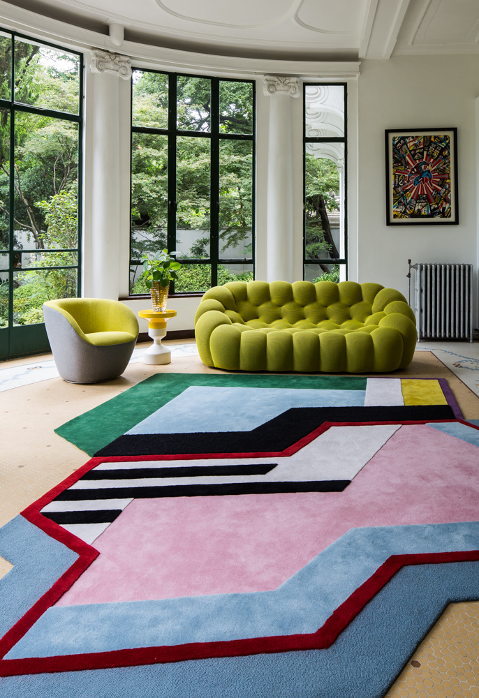 Custom shape colour rug